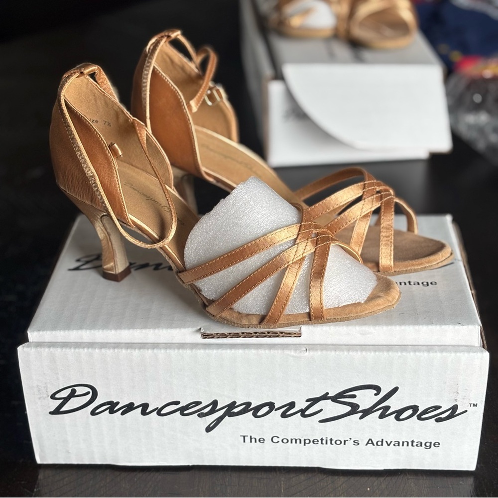 BRAND NEW Women's Nude Latin Ballroom Dancesport Very Fine Shoes 162807 Sz 7.5